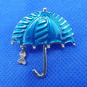 Pin - Paraply - Pin paraply, oanvänd. ✨️Titta igenom alla mina upplagda och köp fler saker i bundle för att spara på frakten och få allt du köpt i ett och samma paket✨️