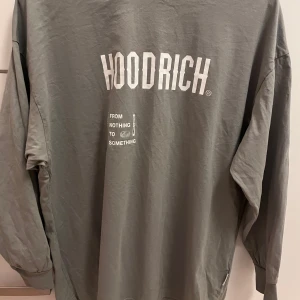 Hoodrich oversized tröja S - Den är helt ny, ångrade mig efter jag köpte den. Så tänkter sälja 🫶🏼det gör jätte bra diskutera priset 💕. Helst kan möta upp :)