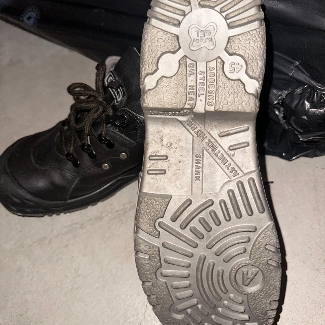 Svarta arbetsskor med snörning - 91