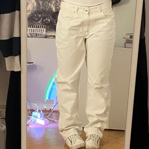 Gina tricot jeans - Jättefina jeans. Helt nya knappt använda.