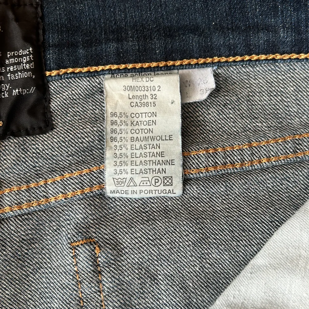 w28/l32 passar mindre i både midja o längd kanske 26/31, lite elastiska. För små för mig, är 179. Indigotvätt. Jeans & Byxor.