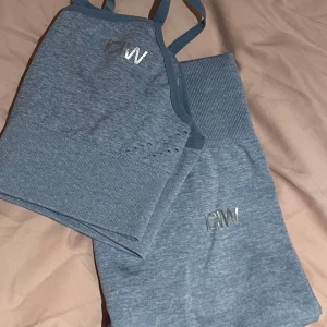 I can i will - Blått sett, säljs inte längre. Säljer settet för 450kr Byxan är i M passar S Toppen i S