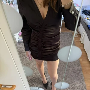 Party dress - Erinomainen kunto. Käytetty pari kertaa. 