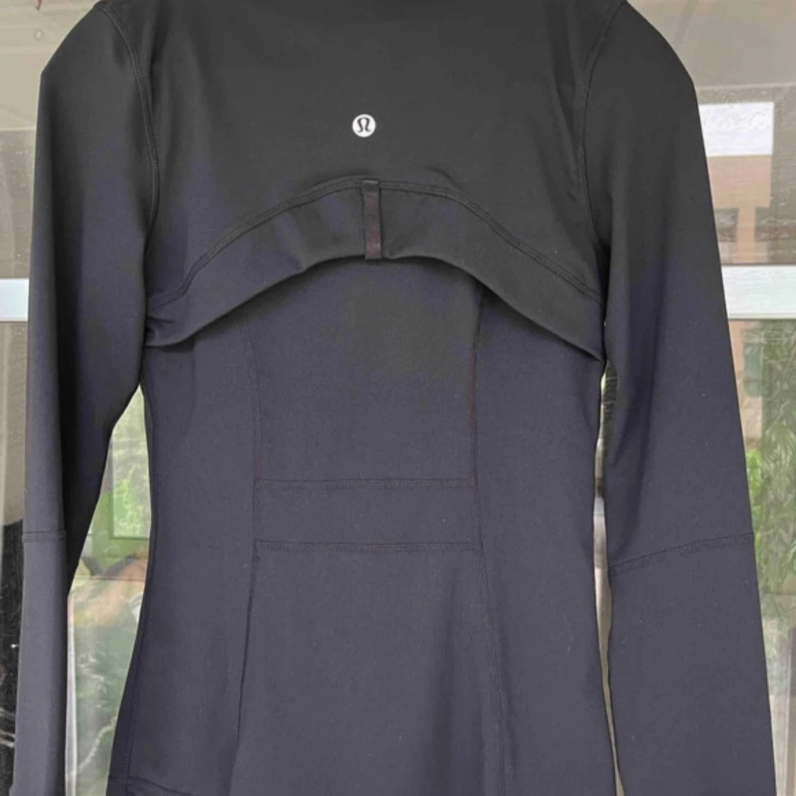 Svart jacka med dragkedja - 93