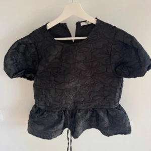 Fest topp Nakd - Säljer den perfekta fest toppen från nakd, perfekt för en fest kväll eller nyår 🍾💥Hör av dig vid frågor