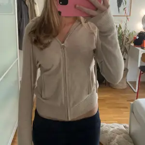 Intresswkoll på snygg soft goat zip. Välanvänd, men inget som syns tydligt 🥰🥰 skriv för frågor (sista bilden är lånad)  Gamla modellen 