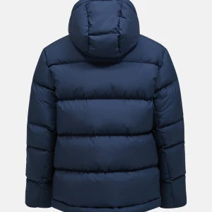 Mörkblå dunjacka från Peak Performance - Säljer en snygg och varm mörkblå dunjacka från Peak Performance. Jackan har en praktisk dragkedja och en mysig huva för extra skydd mot kylan. Perfekt för vintern och hösten! Skicka om du vill ha mer bilder på denna. Säljer eftersom jag fick köpt fel (herr) istället för dam. Det är ungefär denna jacka förutom att skillnaden fickorna. Original pris 4200. 