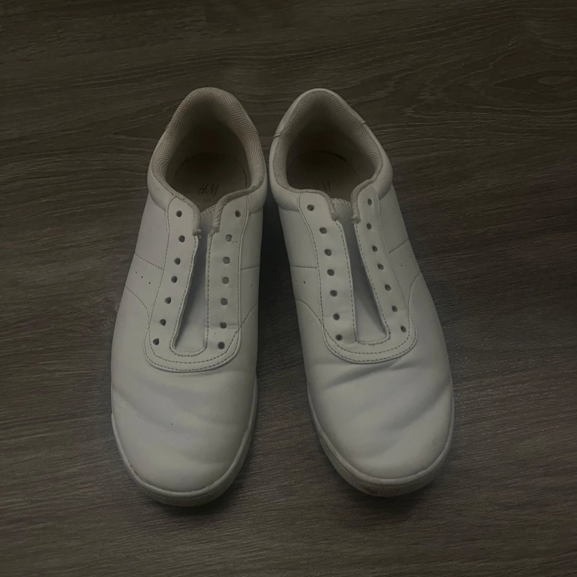 Vita sneakers utan snören