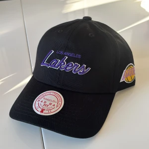 Mitchell & Ness Keps  - Nyskick. 