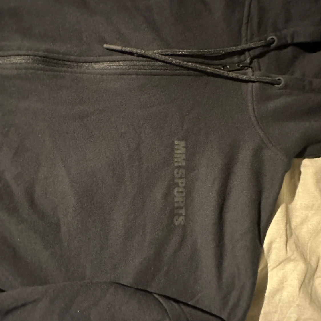 Svart hoodie från MM Sports - 90