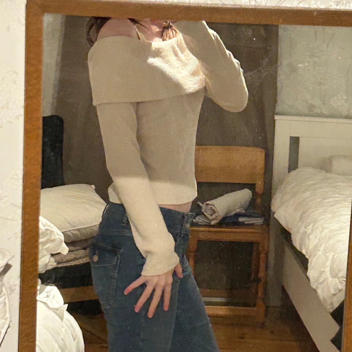 Beige offshoulder tröja - 90