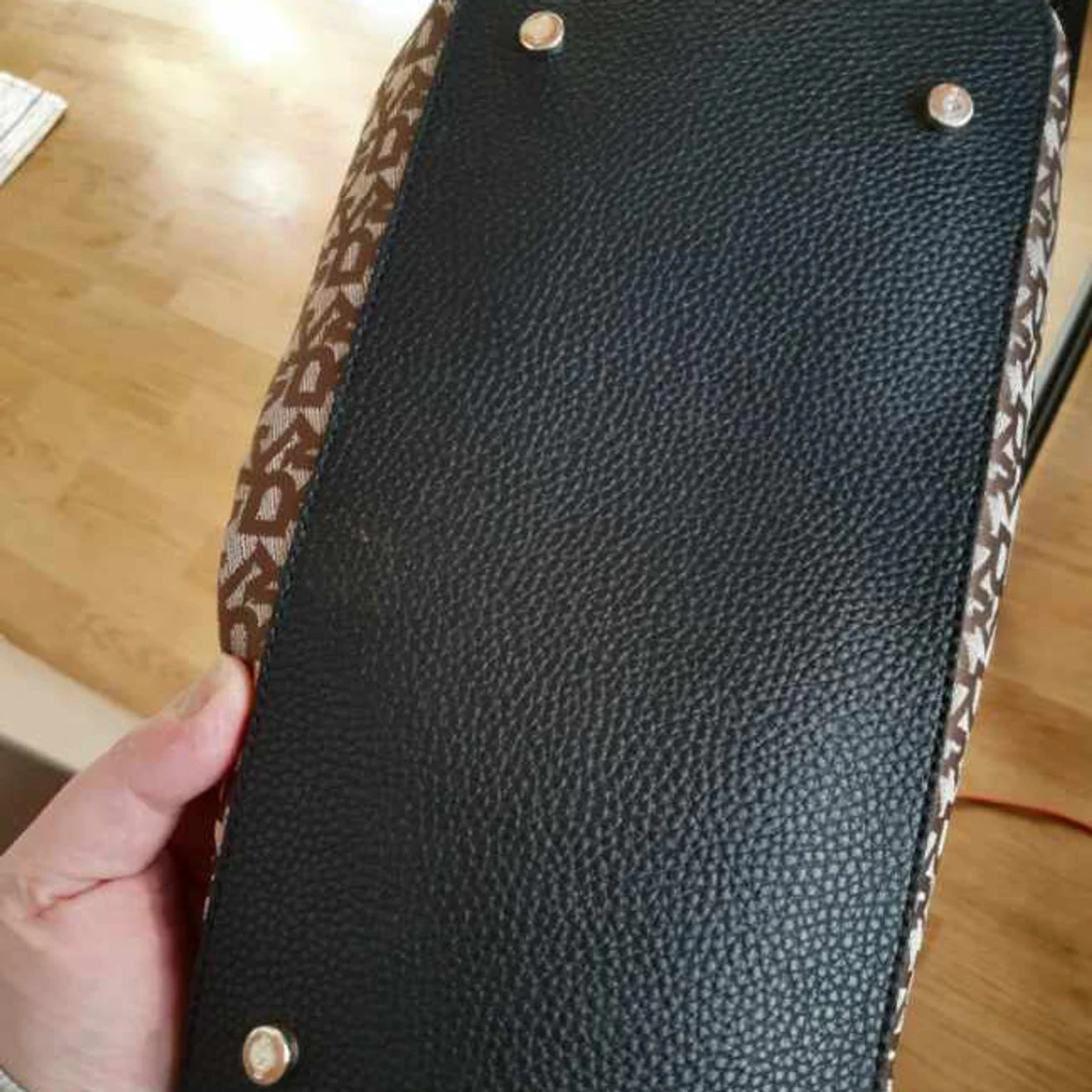 Svart och brun väska från DKNY - 92