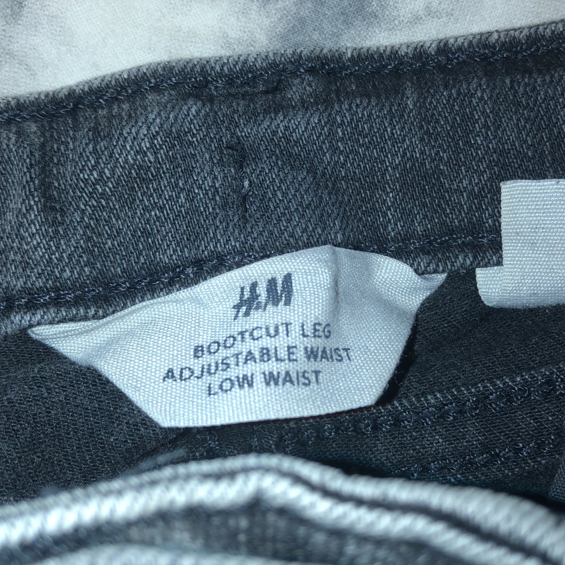 Grå bootcut jeans från H&M - 91