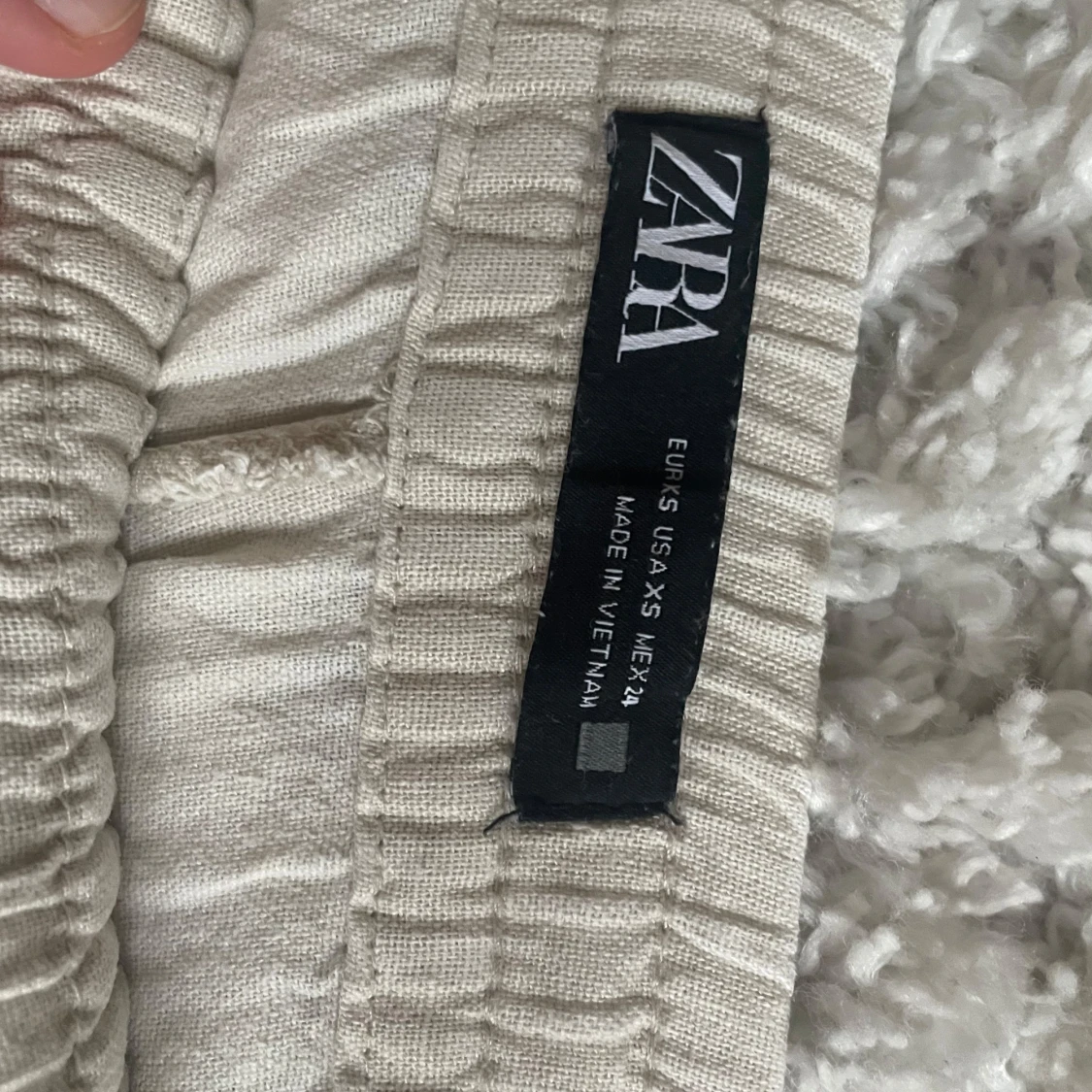 Beige linnebyxor från Zara - 90