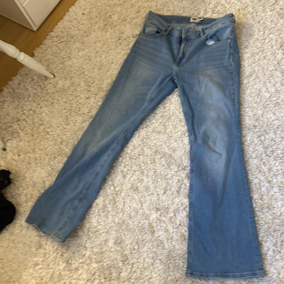 Ljusblå bootcut jeans