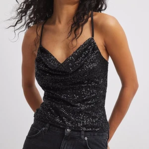 Festtopp - Linne helt i paljetter med lappen kvar, endast testad🩷 