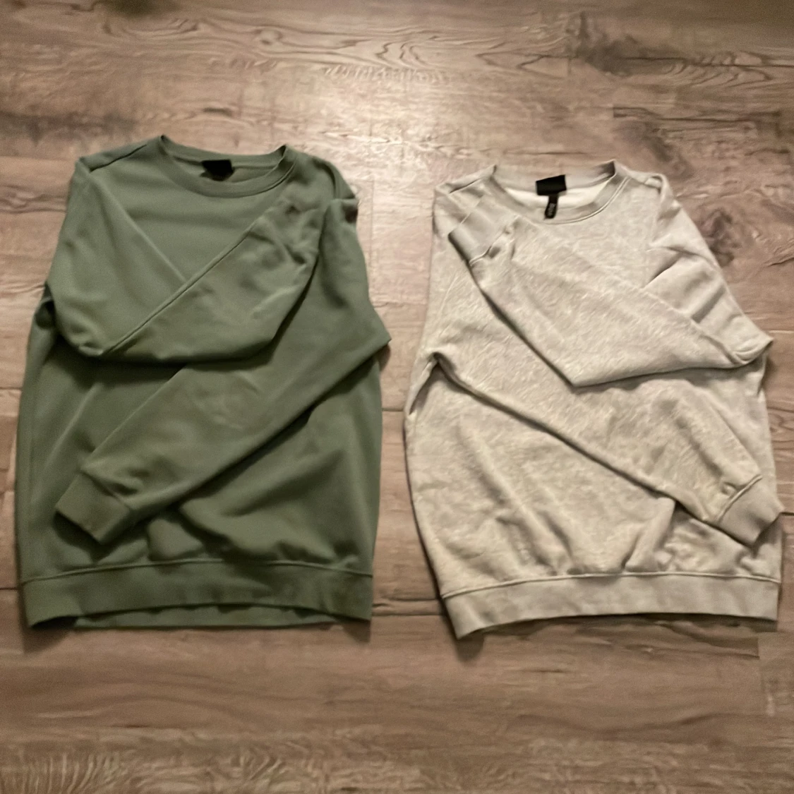 Grön och grå sweatshirt