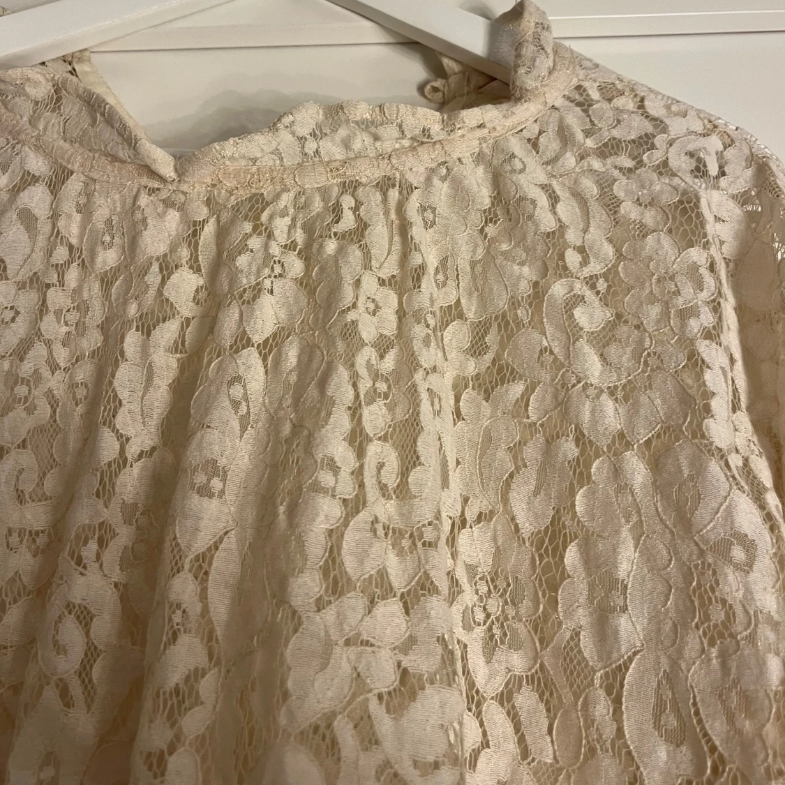 Beige spetsblus - 90