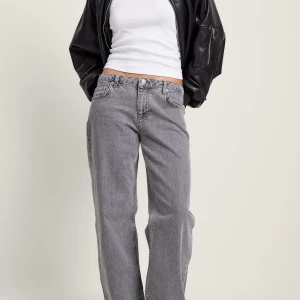 NA-KD low waist jeans - Jeans i fint skick endast använd några gånger 💞