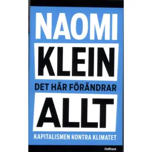 DET FINNS ingen nutida tänkare som så skickligt berättat om vår tid och vart vi är på väg som Naomi Klein. Hennes No Logo och Chockdoktrinen är moderna samhällsanalysklassiker och nu har hon gett sig i kast med den verkliga ödesfrågan klimatet. Världen går mot sin undergång och väldigt lite görs för att försöka undvika katastrofen. I Det här förändrar allt försöker Naomi Klein ta reda på varför. Och hon gör det genom att beskriva världen precis som den är just nu: vilka är det som bestämmer, vad bestämmer de och vad är de ute efter. Den mest avgörande insikten för både Klein och oss läsare är mötet med Stilla Havs-republiken Nauru. Det lilla örikets landmassa bestod i huvudsak av fosfor som de sålde dyrt till konstgödselindustrin. Det var deras guld, deras lycka fram till slutet av 90-talet då knappt något fanns kvar av öriket, medan havsvattennivån steg oroväckande snabbt. När öriket var som rikast, stod befolkningen på kanten till det stora gruvhålet. Naurus öde kan liknas vid en skeppsbruten som säljer sin flytväst till högstbjudande. Och det gäller inte bara Nauru. Vi gör samma sak över hela klotet. De rika blir rikare, hjulen snurrar snabbare men jorden töms, blir ett skal av halvdöd industriskog, stora öknar och döda jordar. Detta fångas i Det här förändrar allt med obönhörlig precision. Men det vore inte Naomi Klein om hon inte också lyckades inge läsaren hopp. Det är en bok som säger att den här skräckberättelsen kan få ett lyckligt slut det bestämmer vi. »Oerhört skickligt genomförd bok om klimatkrisen och kapitalismen.« DN »Den mest betydelsefulla och utmanande miljöboken sedan Tyst vår.« NEW YORK TIMES BOOK REVIEW    Format Pocket   Omfång 654 sidor   Språk Svenska   Förlag Ordfront Förlag   Utgivningsdatum 2016-06-08   Medverkande Hans O. Sjöström   Medverkande Joachim Retzlaff   Medverkande Thomas Andersson   Medverkande Eva Jais-Nielsen   Medverkande Tom Carlson   ISBN 9789170379109  