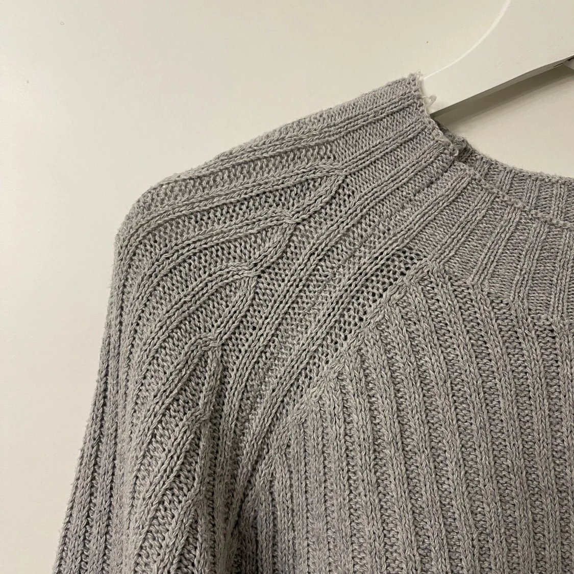 Grå stickad tröja - 90