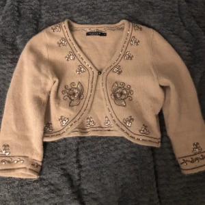 Stickad bolero - Säljer eftersom den inte används längre💕