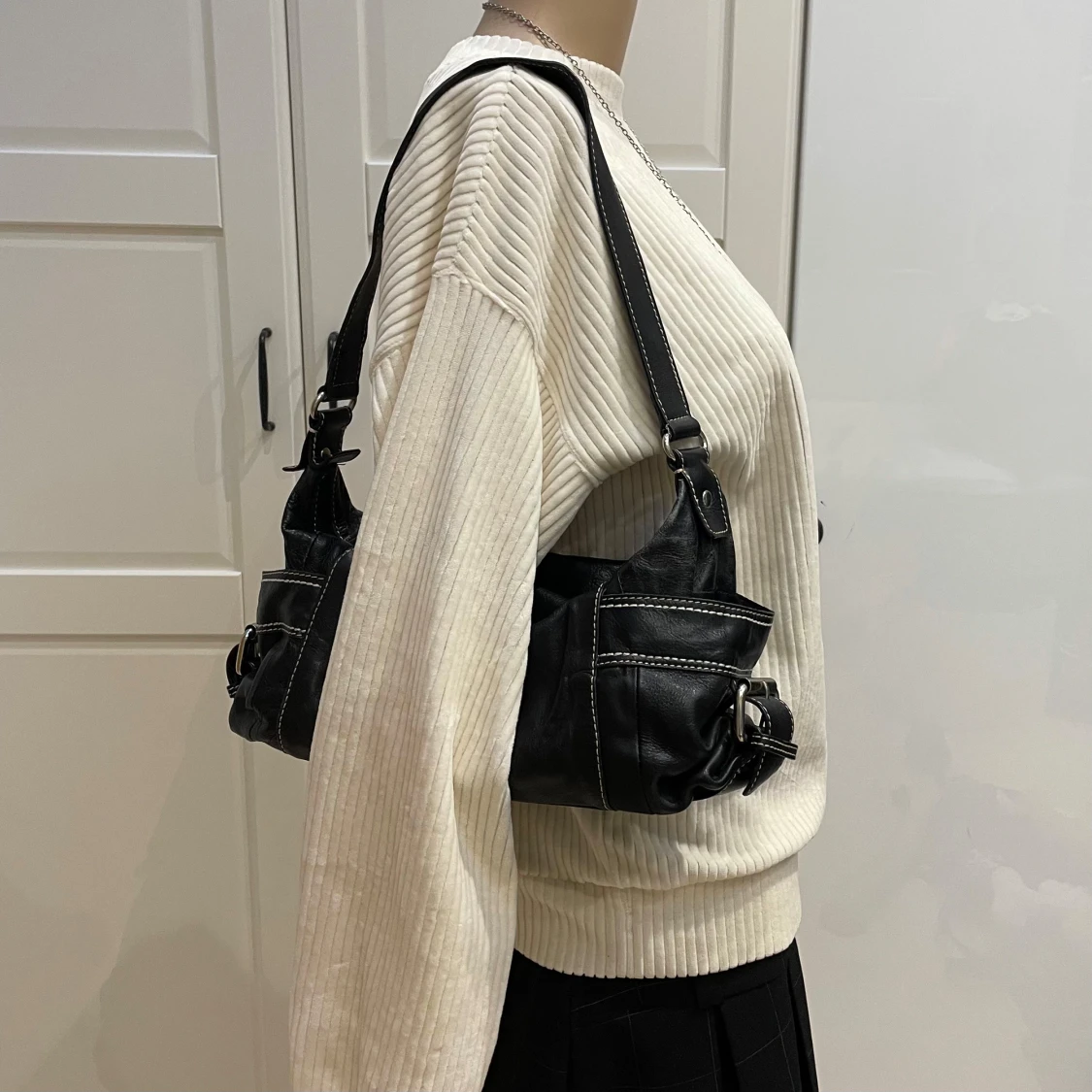 Svart axelväska i fejkskinn - 91