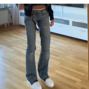 Säljer mina favorit gamla LTB jeans då dom inte kommer till användning längre. Sjukt snygga och bootcut modell med en perfekt låg midja. Dom passar till verkligen allt och går att klä både upp och ner! Skriv om ni undrar något! ❤️