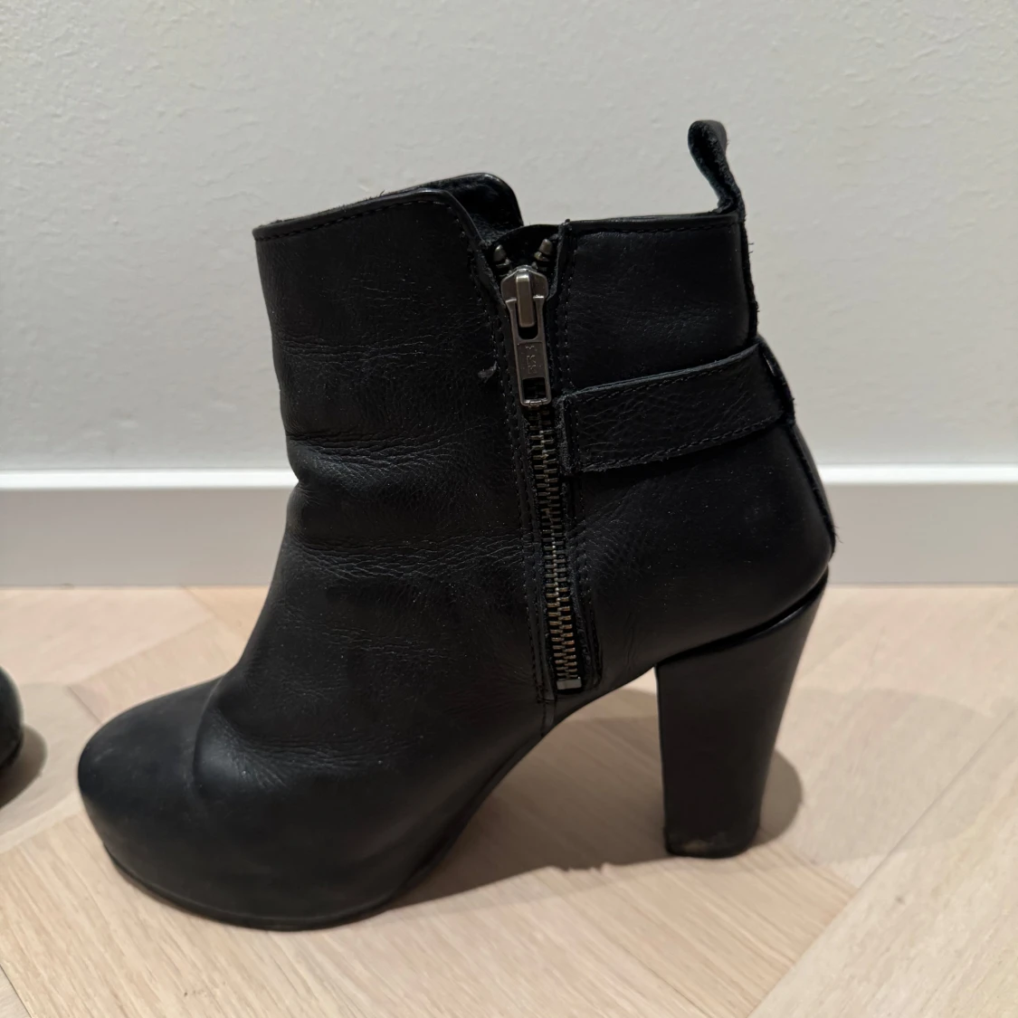 Svarta boots med klack från Samsøe Samsøe - 91