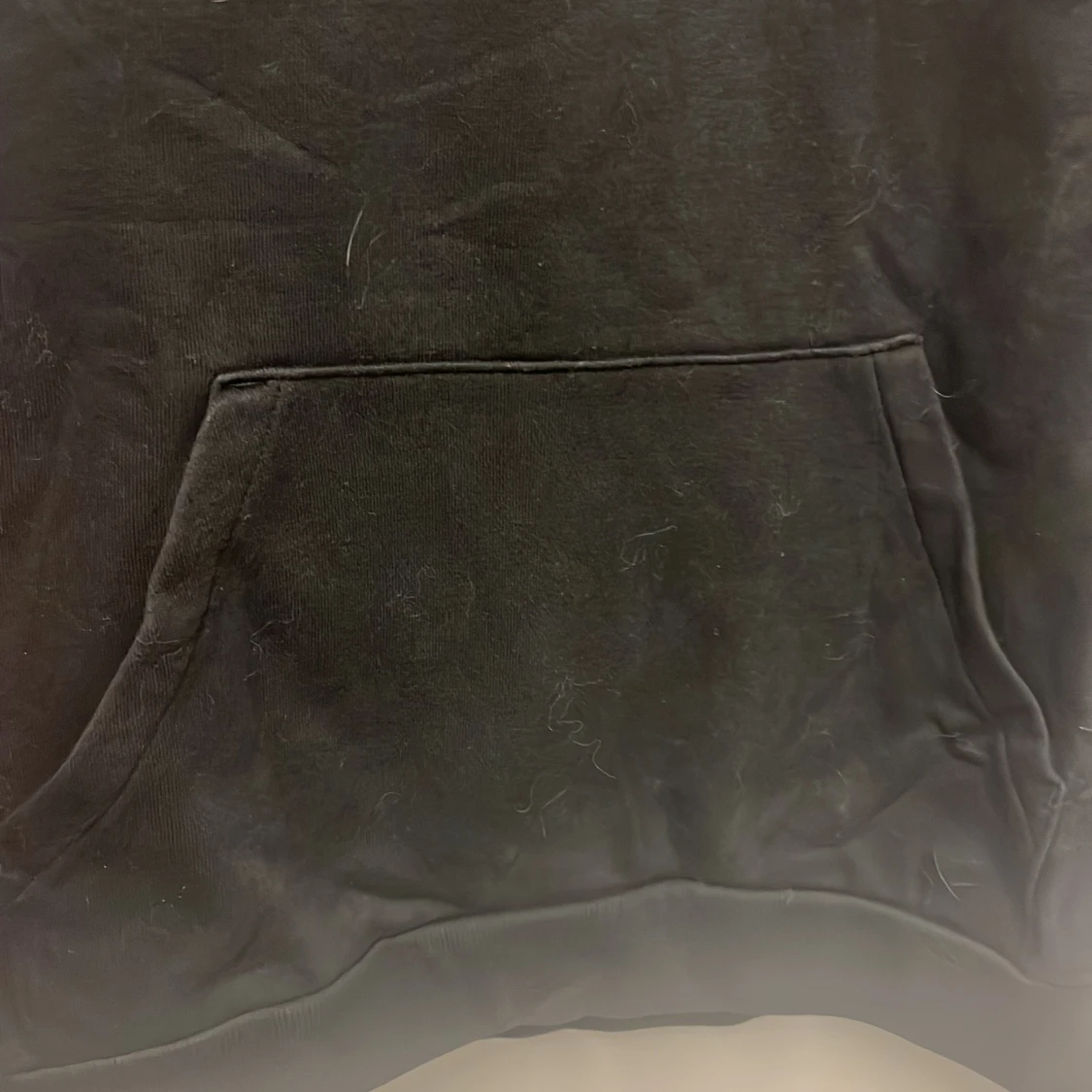 Svart hoodie från SOC - 91