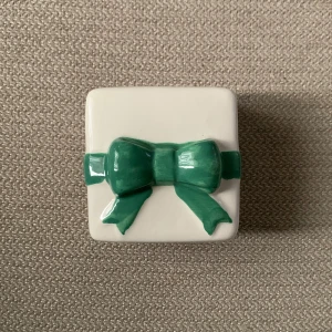 Present box i keramik - Perfekt till jul! Pris kan diskuteras