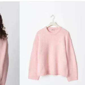 Rosa stickad tröja från Gina💕 - Säljer denna rosa stickade tröja från Gina tricot då den inte kommit till användning💕 bara använd fåtal gånger, inga defekter🌟 Nypris 399kr