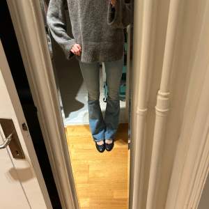 Säljer dessa oanvända diesel jeansen i 27/34 jag är 180cm som referens. Bootcut