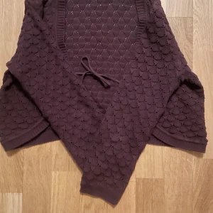 Virkad bolero  - Super fint skick med inga defekter 🫶passar så fint till klänning eller linne och jeans❤️❤️ Tryck gärna på köp knappen🫶🫶