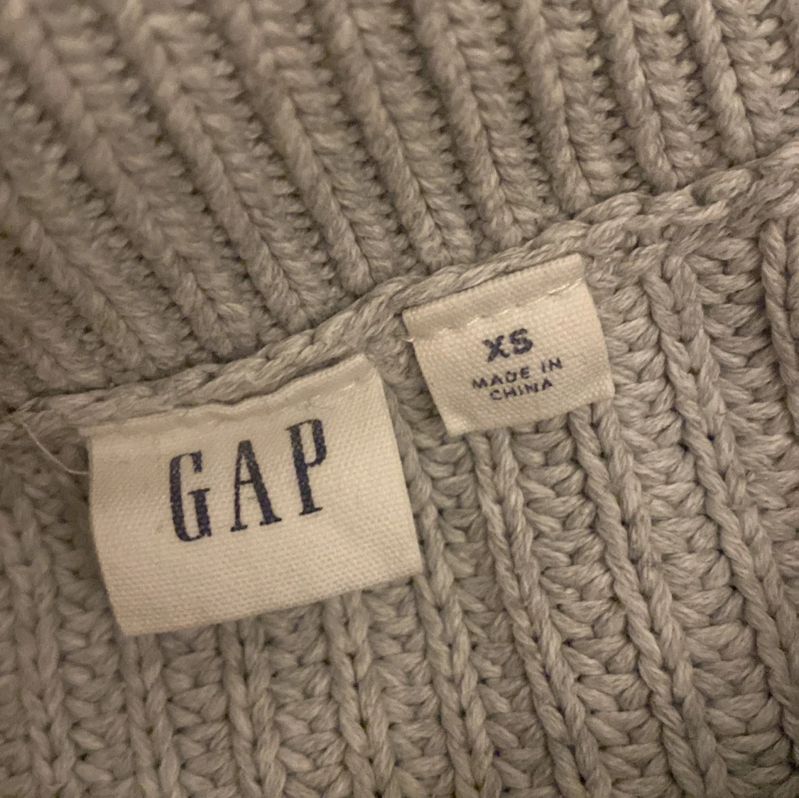 Grå stickad tröja från GAP - 91
