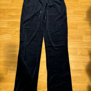 Mjukisbyxa från Gina tricot  - Använd ett par gånger mycket bra skick 