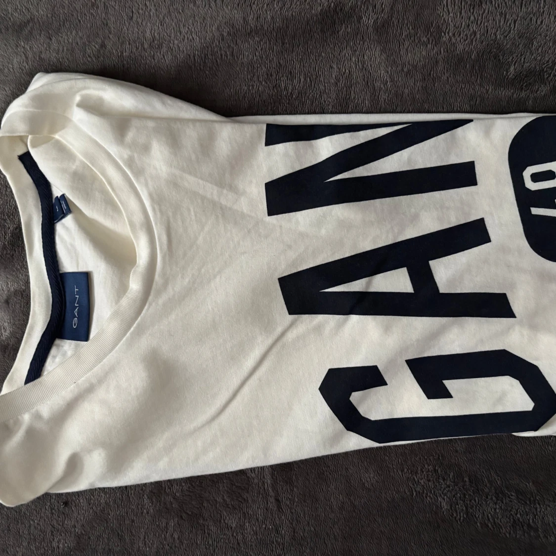 Vit t-shirt från Gant