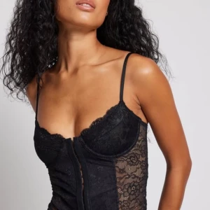 Svart spetskorsett - Snygg svart korsett i spets🙌🏼