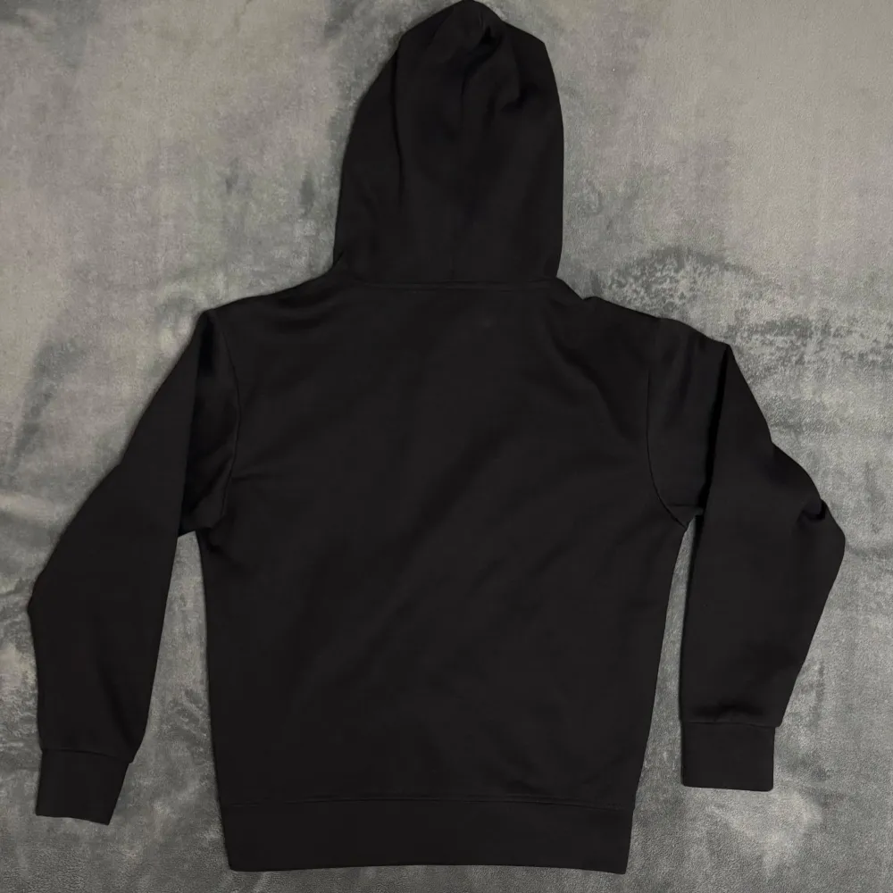 S men passa xs också. Använd runt 5 gånger, inga skador. Hör av er om ni är intresserade . Hoodies.