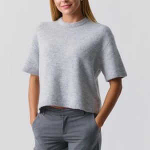 Grå stickad tröja gina tricot  - Säljer pga ångrat köp. Aldrig använts. 🩶🩶 så skönt material 