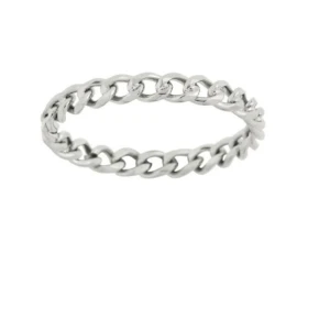 Edblad kedjering äkta silver  - Säljer en stilren och enkel silverfärgad ring med kedjedesign ifrån Edblad. Äkta silver! Nypris 299kr. Använd ett par få gånger.💕storlek 16
