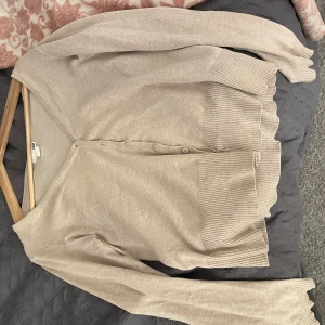 Kofta - Jätte fin kofta i bra skick använt få gånger 💓