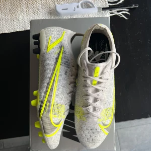 Nike Mercurial Vapor 14 - Nike Mercurial Vapor 14, nya men använda 1 gång! Riktigt fina. Storlek 42. AG Dobbar!
