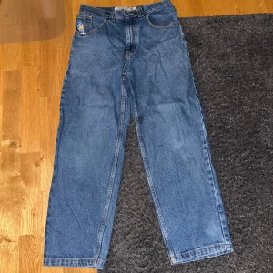 Polar 93 jeans - Ett par polar 93 jeans i storlek 28/30 i mycket bra skick