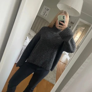 Polo tröja - Snygg stickad polo tröja, lite nopprig därav priset!