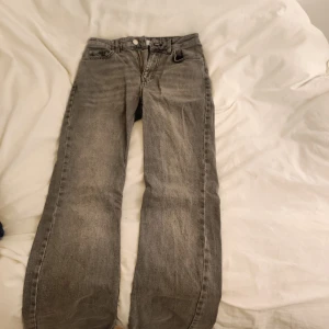 Jeans - Skriv om du har frågor