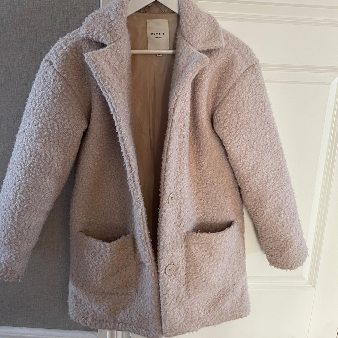 Beige teddyjacka från Name It