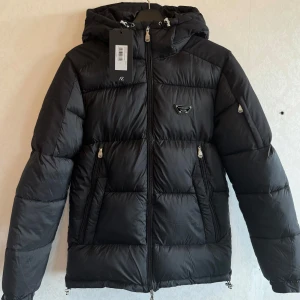 Helt ny Alessandro Zavetti pufferjacka - Helt ny oanvänd Alessandro Zavetti pufferjacka i strl S 