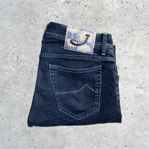 Jacob Cohen Jeans - 688 - Säljer dessa trendiga Jacob Cohen jeansen!  Size - 32 Condition - 10/10  Hör av er i PM vid eventuella frågor!