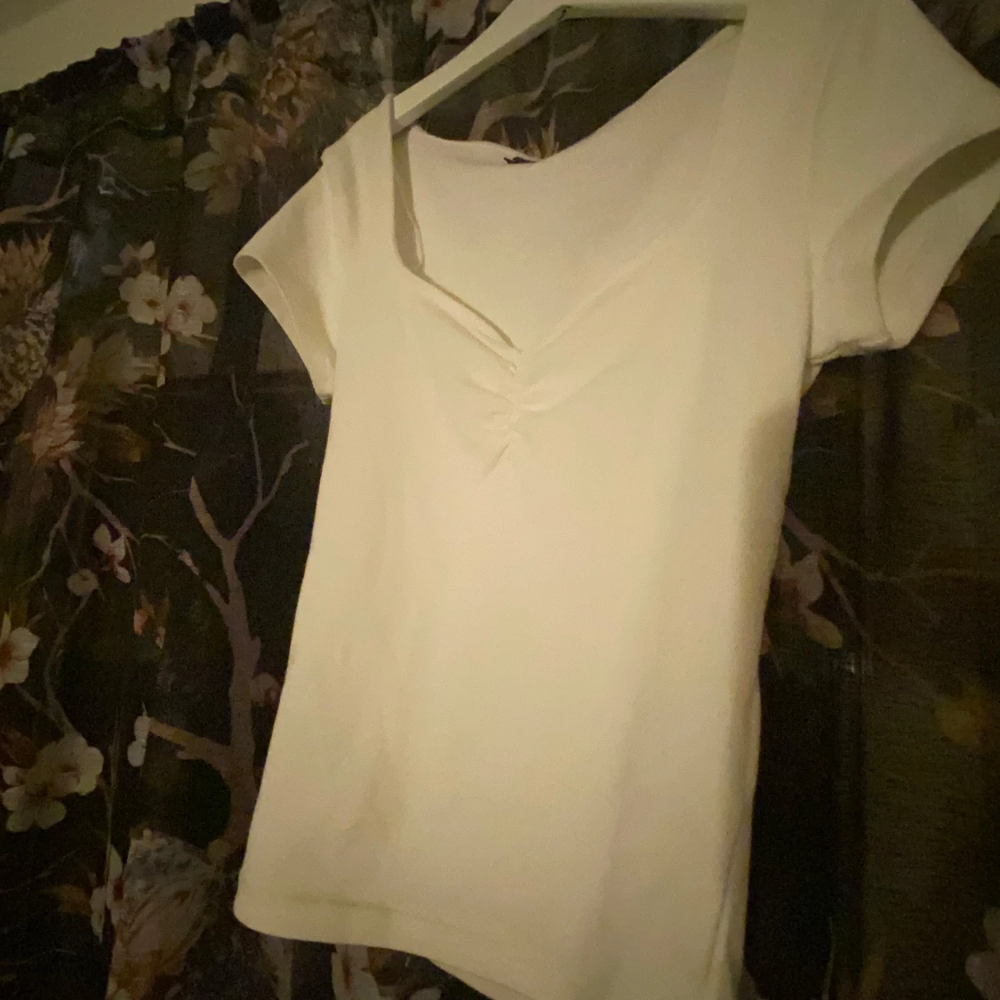 Vit kortärmad topp